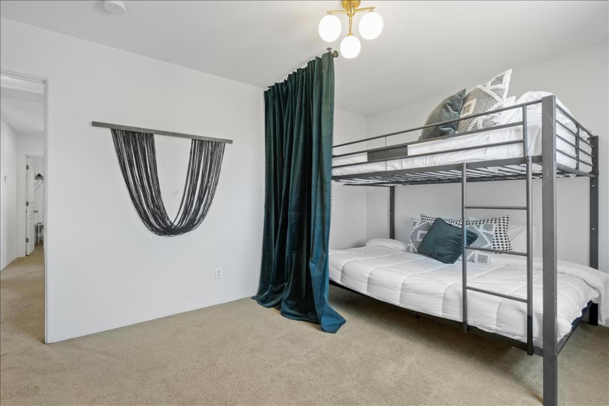 5 Bedroom 4 Bath Boutique Home Premium Location + Heated Pool Option Glendale Exterior photo